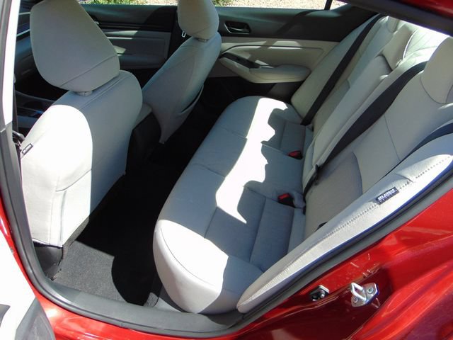 Used 2025 Nissan Altima 2.5 SV FWD image 21