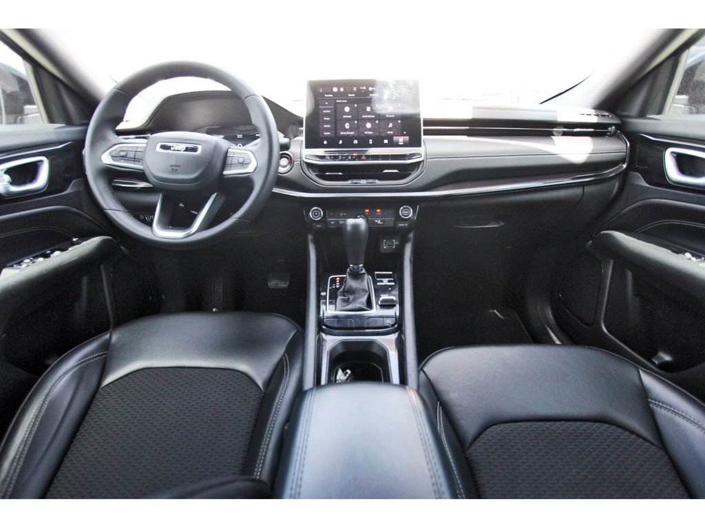 Used 2023 Jeep Compass Latitude AWD/4WD image 11