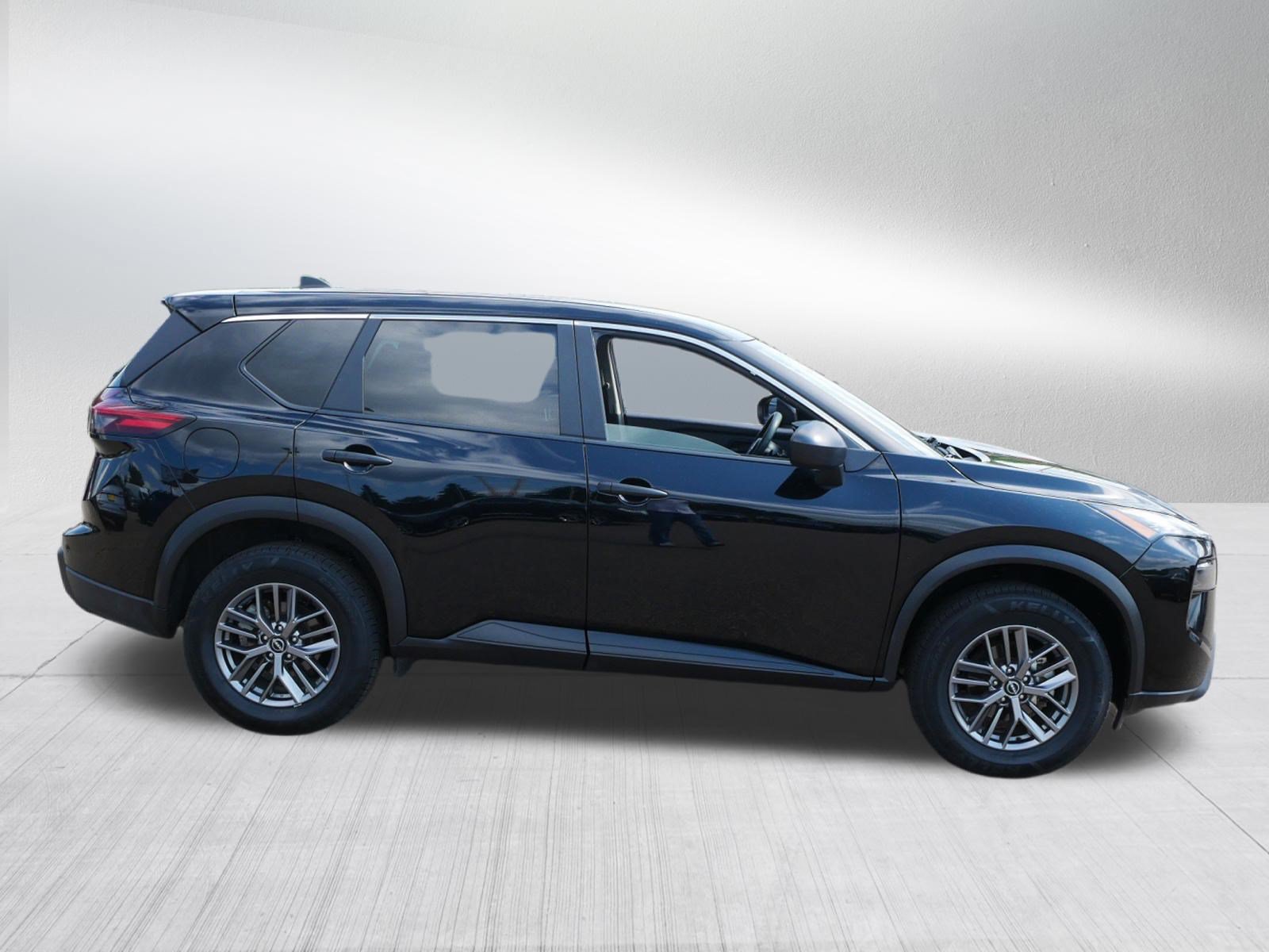 Used 2024 Nissan Rogue S AWD/4WD image 8