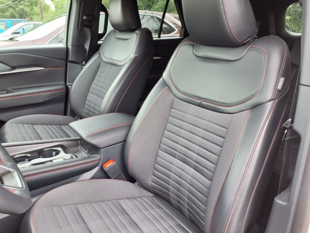 Certified 2025 Ford Explorer ST-Line AWD/4WD image 3