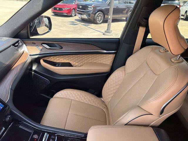 Used 2025 Jeep Grand Cherokee L Summit AWD/4WD image 19