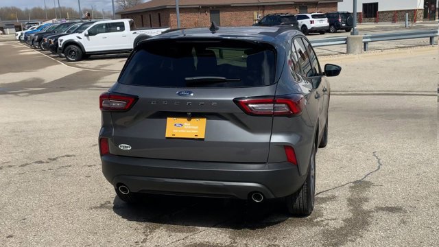 Certified 2025 Ford Escape ST-Line w/ Cold Weather Package FWD image 9