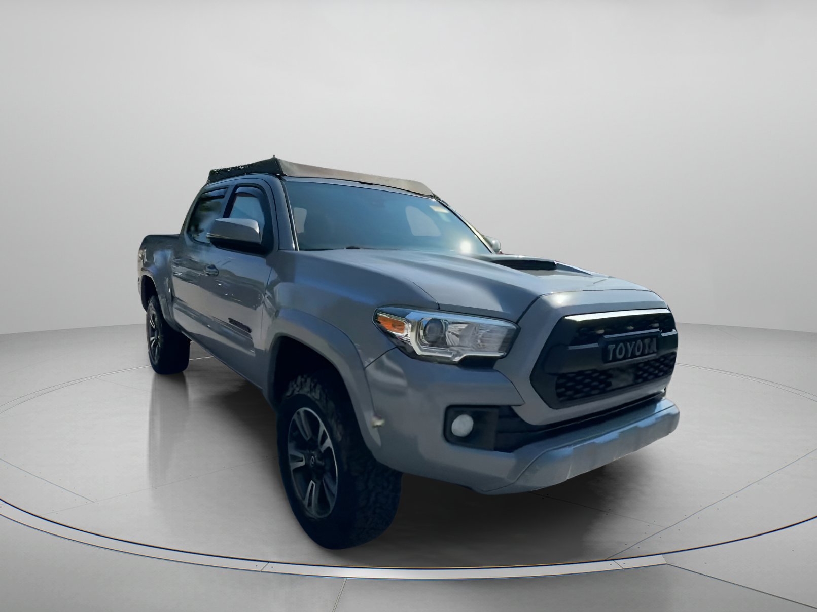 Used 2019 Toyota Tacoma TRD Sport image 3