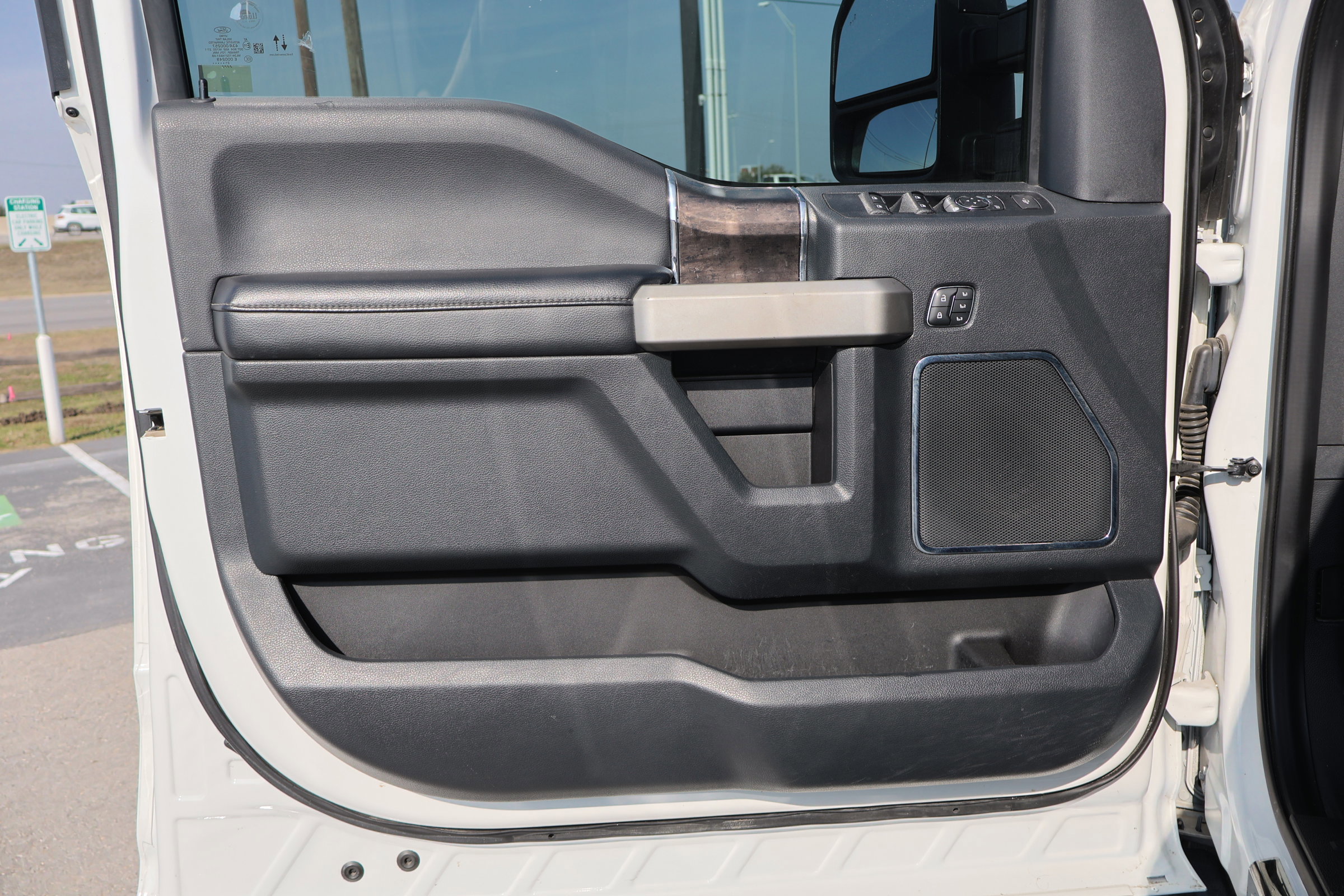 Certified 2022 Ford F250 Lariat w/ Tremor Off-Road Package image 14