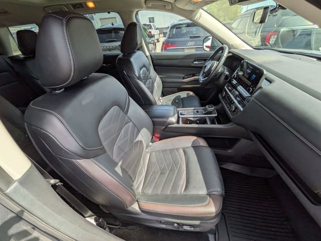 Used 2024 Nissan Pathfinder Platinum AWD/4WD image 23