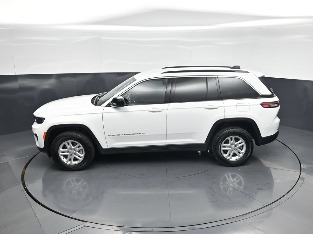 Used 2025 Jeep Grand Cherokee Laredo w/ Luxury Tech Group I AWD/4WD image 37