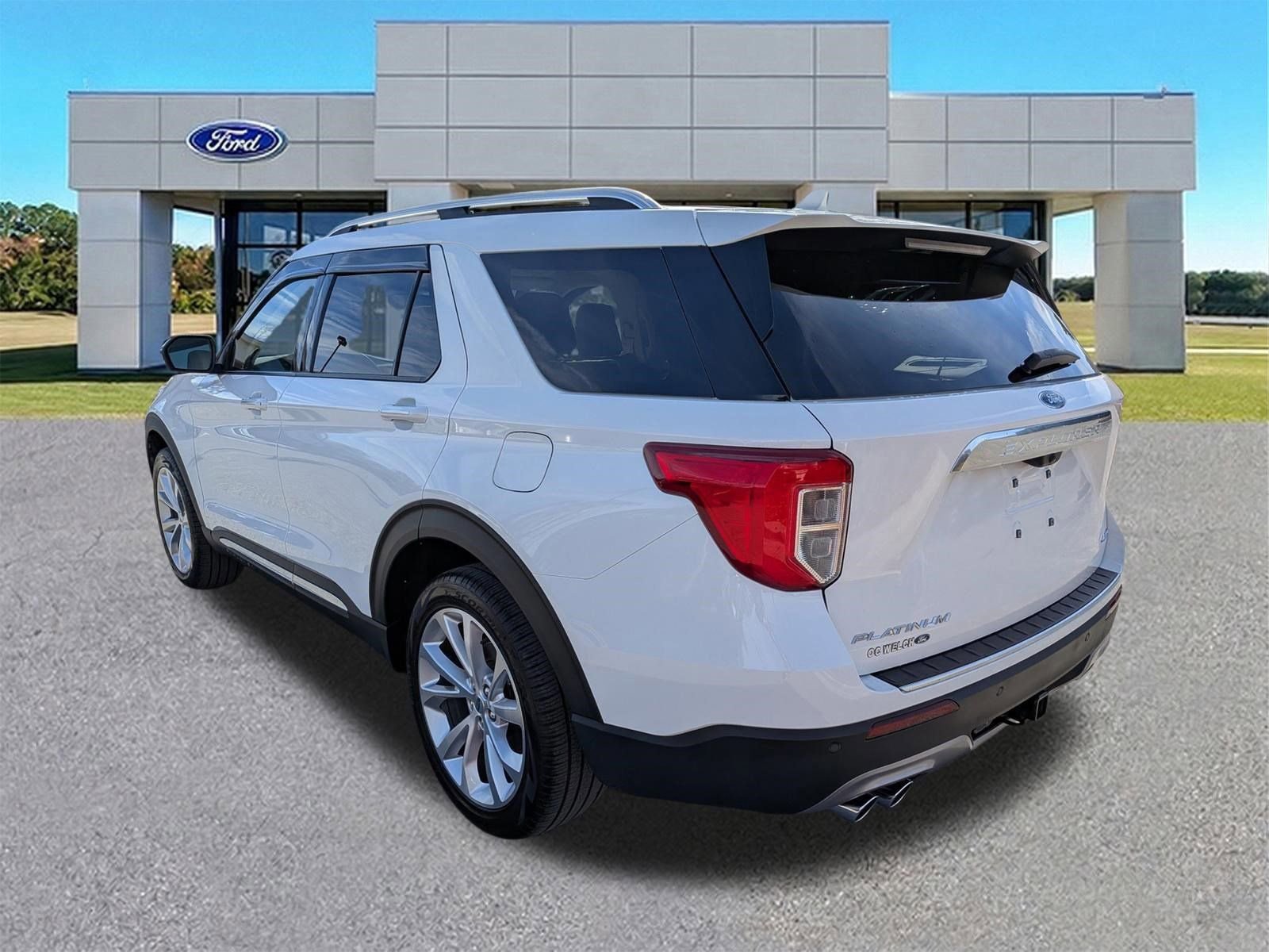 Certified 2023 Ford Explorer Platinum w/ Technology Package image 3