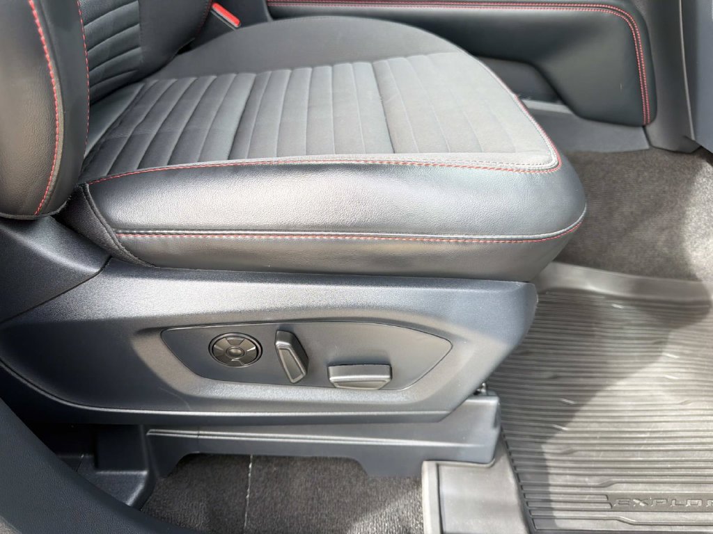 Certified 2025 Ford Explorer ST-Line w/ Premium Package RWD image 14