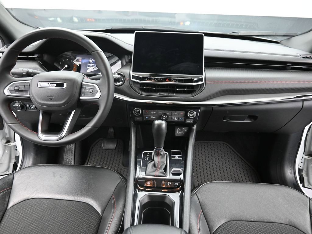 Used 2025 Jeep Compass Trailhawk AWD/4WD image 12