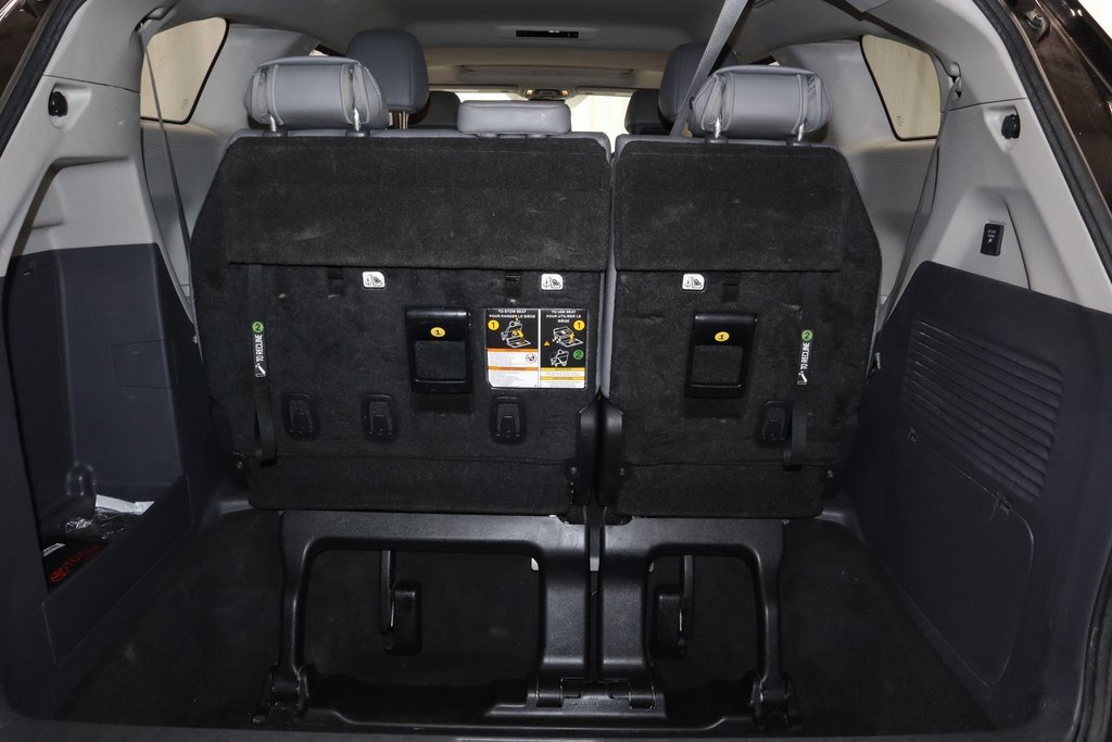 Used 2022 Toyota Sienna XLE w/ XLE Plus Package image 18