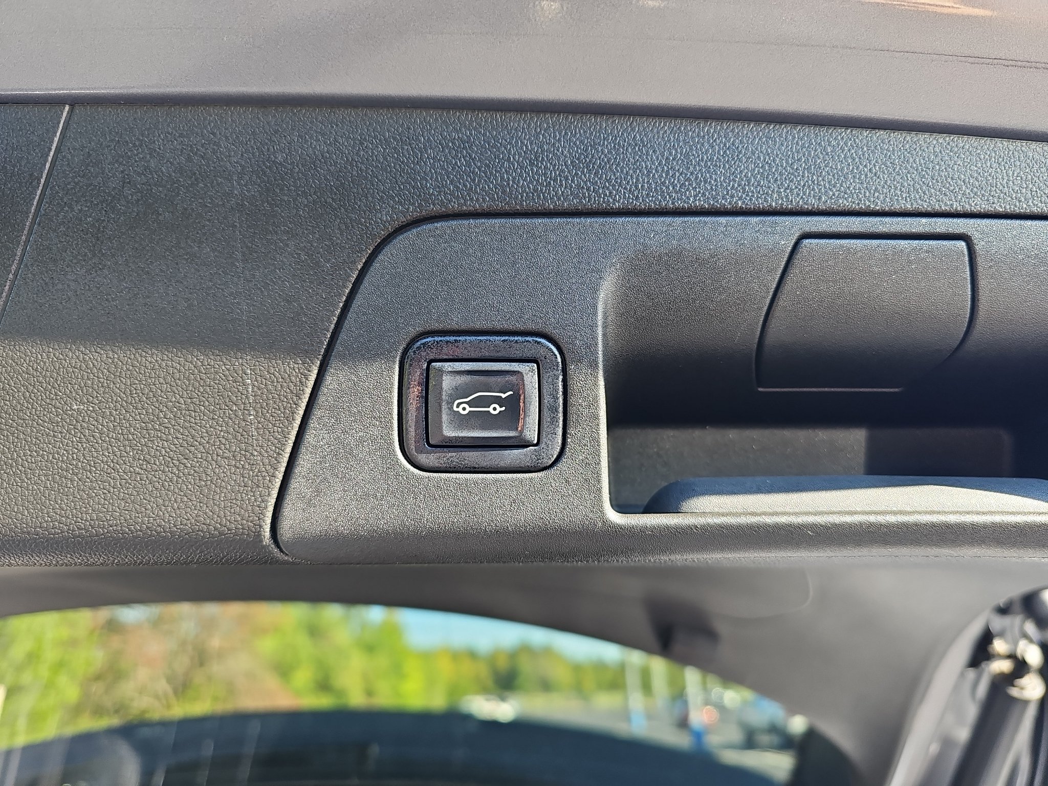 Used 2022 Buick Envision Essence w/ Technology Package I FWD image 22