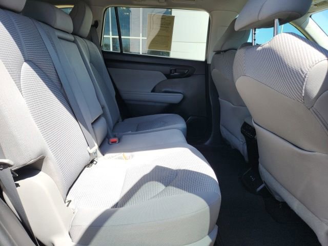 Used 2023 Toyota Highlander L image 13