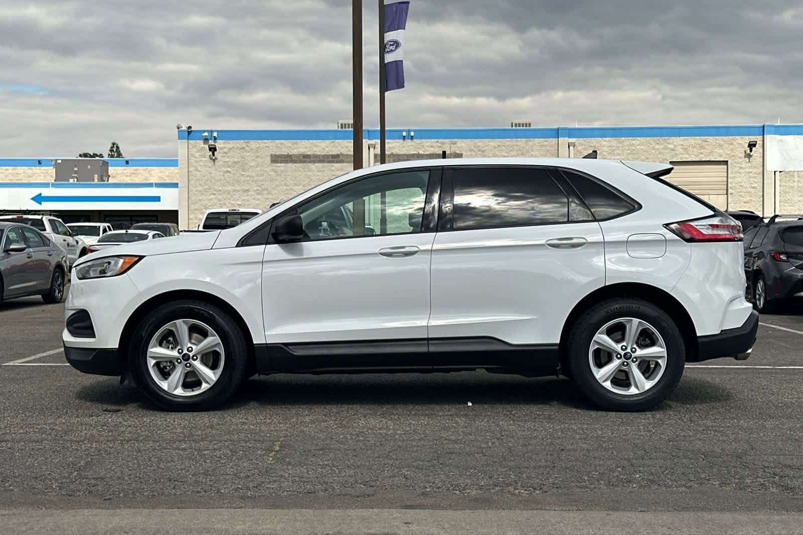 Certified 2019 Ford Edge SE w/ Cargo Accessory Package FWD image 6