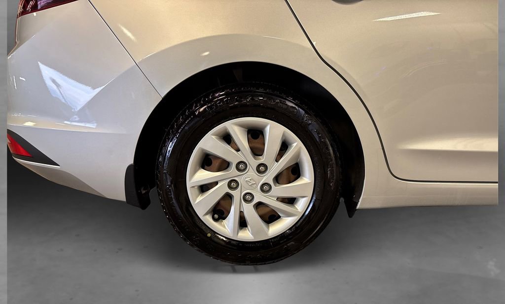 Used 2019 Hyundai Elantra SE w/ Cargo Package FWD image 17