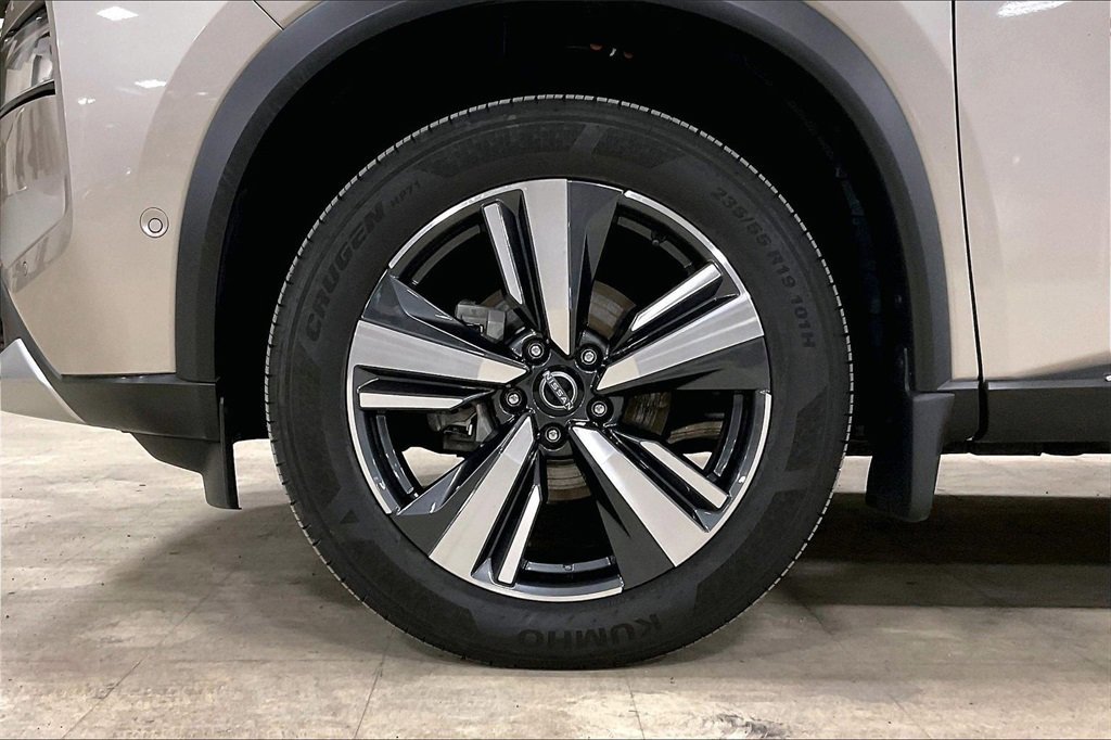 Used 2023 Nissan Rogue Platinum w/ Platinum Premium Package image 11