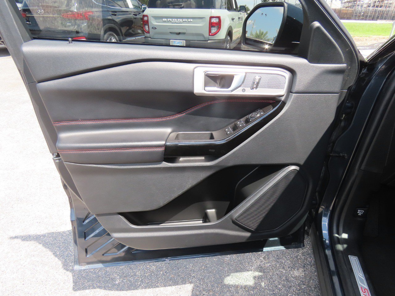 Certified 2022 Ford Explorer ST-Line RWD image 26