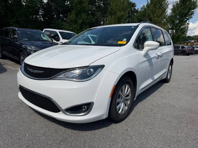 Used 2017 Chrysler Pacifica Touring-L FWD image 1