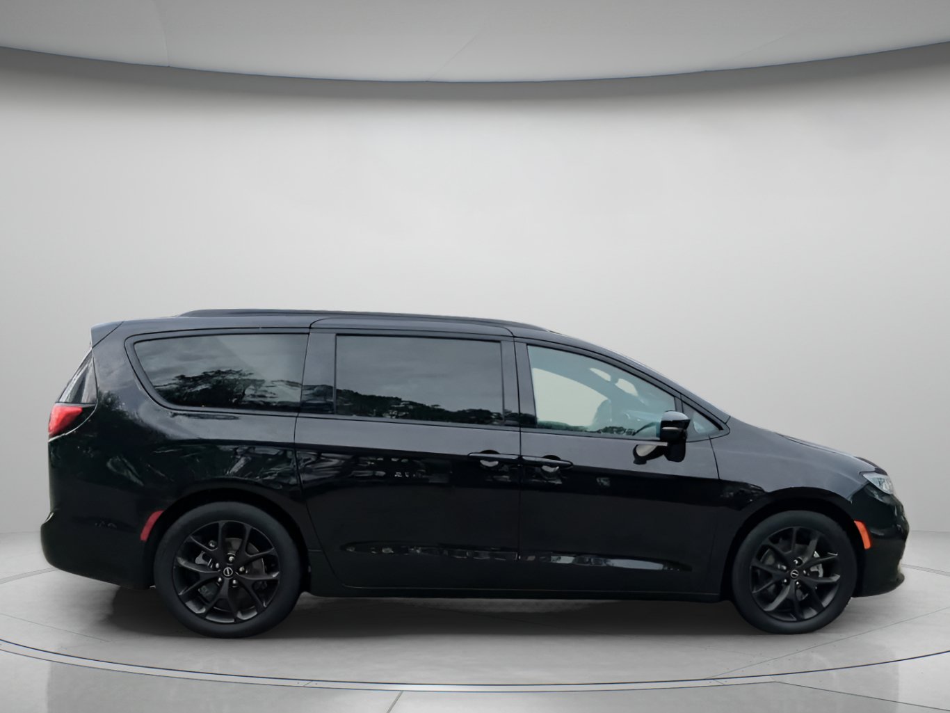 Used 2025 Chrysler Pacifica Limited FWD image 31