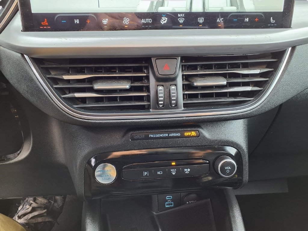 Certified 2023 Ford Escape Platinum w/ Class II Trailer Tow Package AWD/4WD image 13