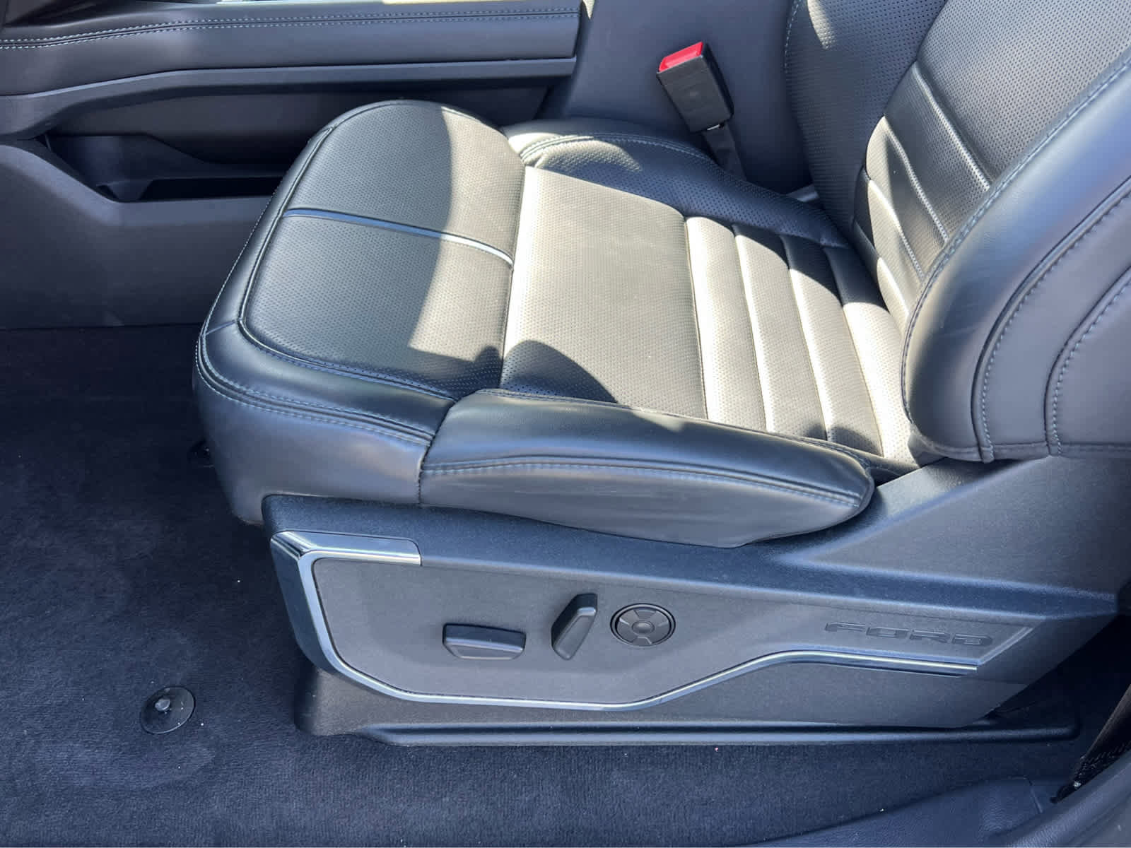 Certified 2025 Ford F450 Platinum AWD/4WD image 32