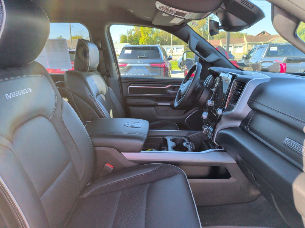 Used 2023 RAM 1500 Laramie AWD/4WD image 17