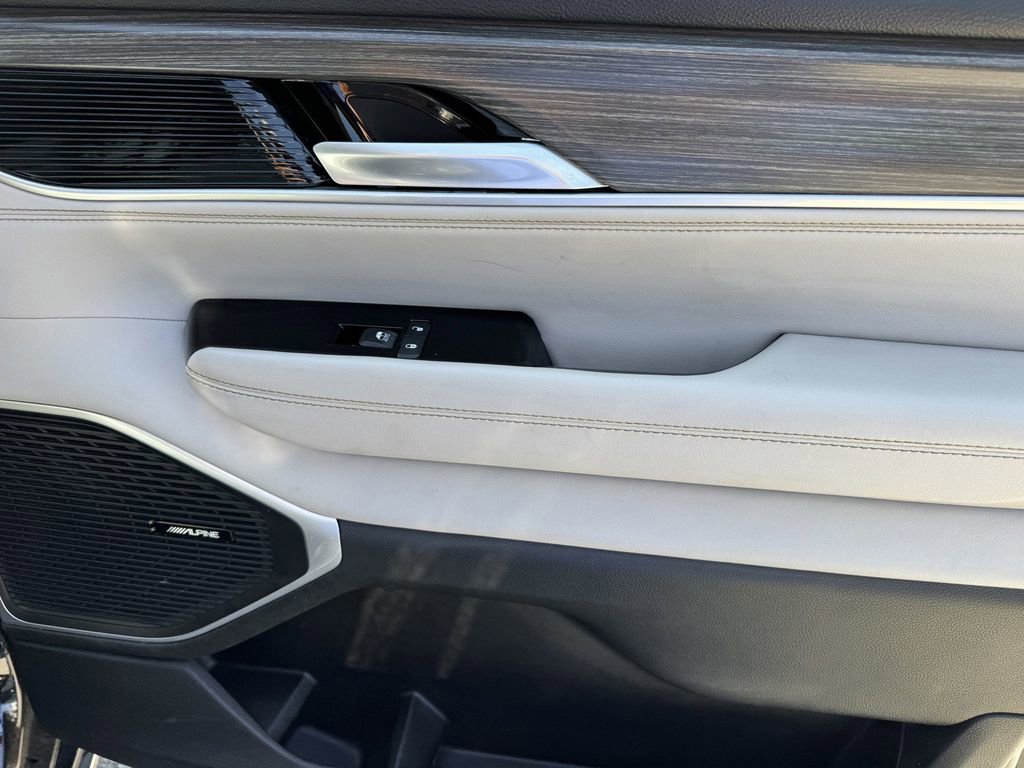 Used 2024 Jeep Wagoneer Series III AWD/4WD image 9