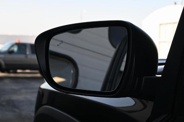 Used 2022 Nissan Frontier PRO-4X image 18