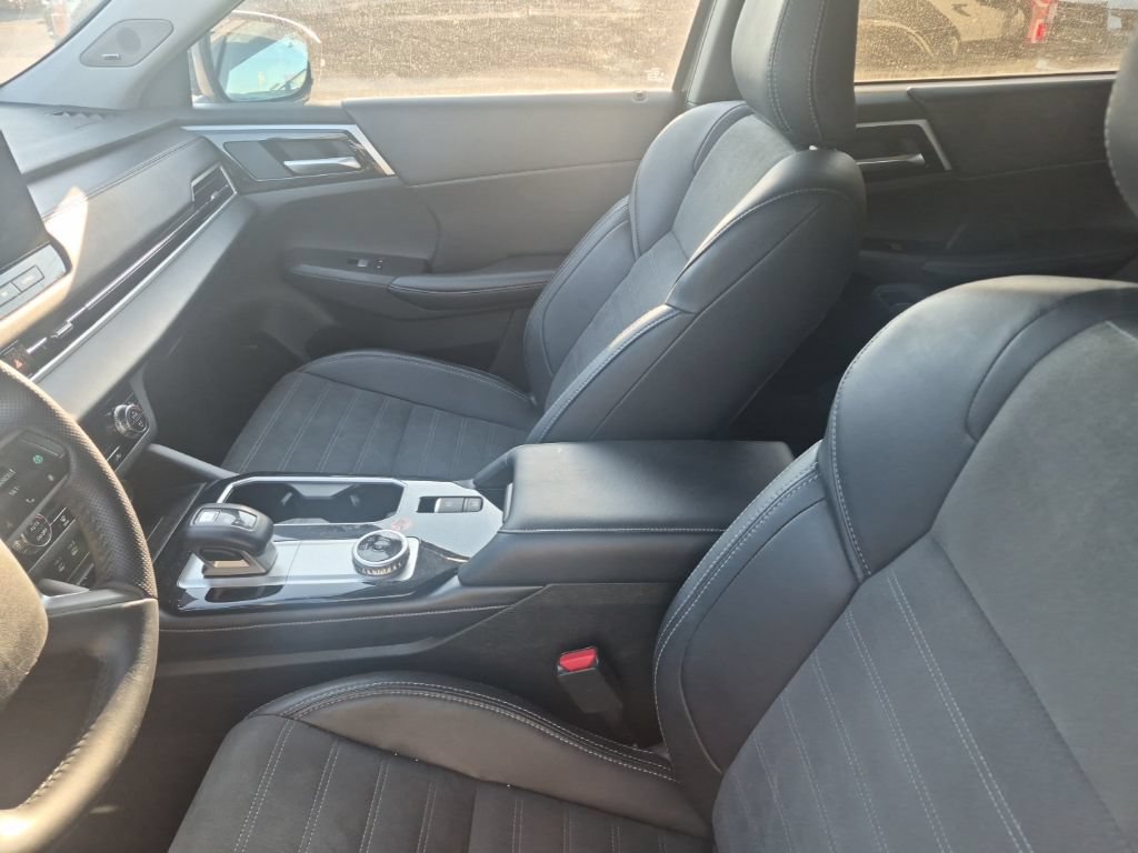 Used 2025 Mitsubishi Outlander SE FWD image 24