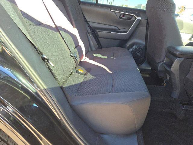 Used 2019 Toyota RAV4 LE image 9