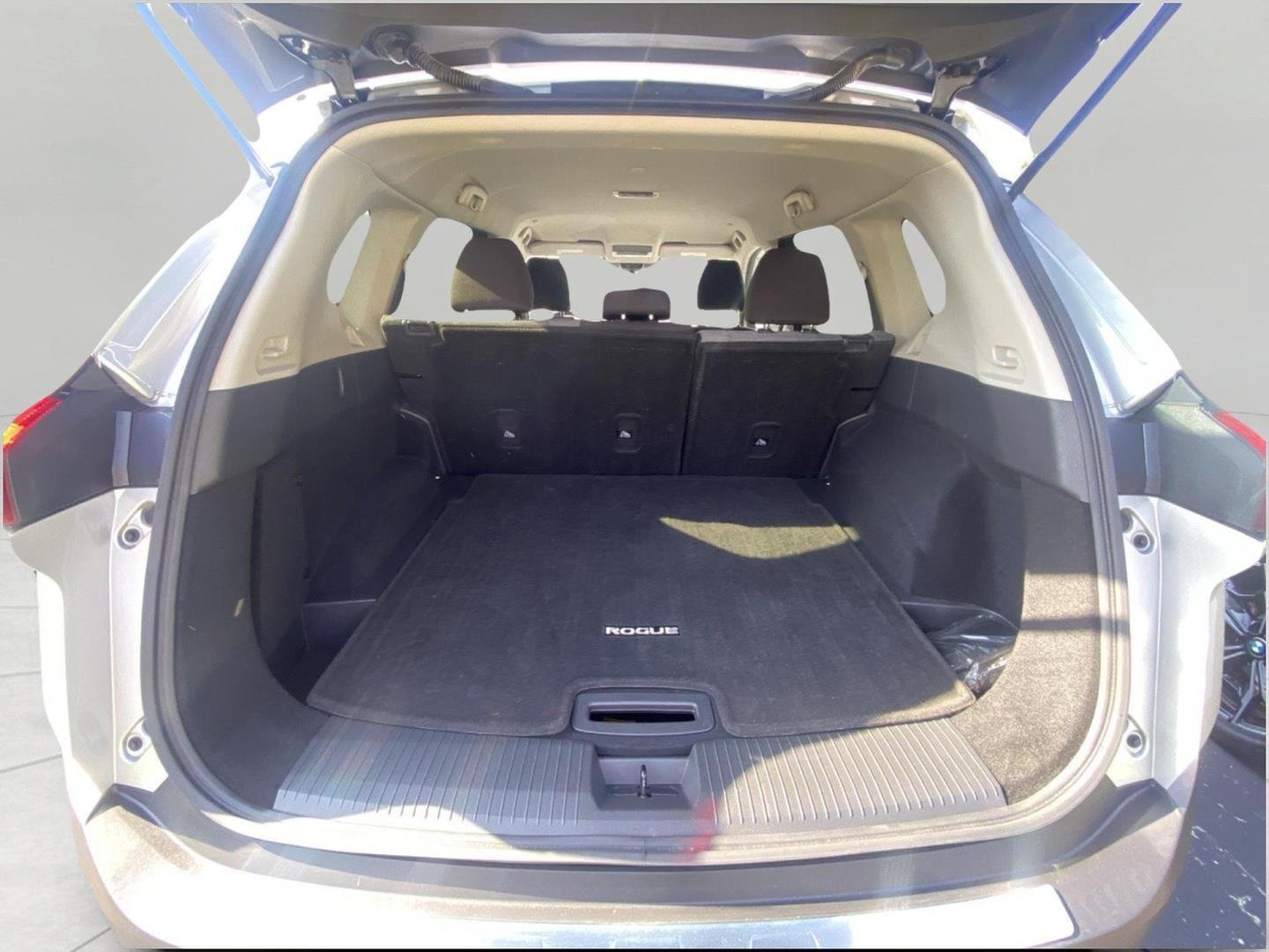 Used 2023 Nissan Rogue SV AWD/4WD image 33