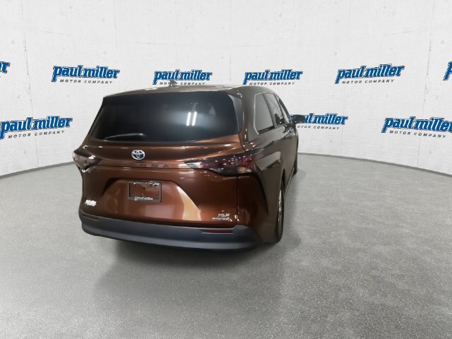 Used 2023 Toyota Sienna XLE FWD image 9