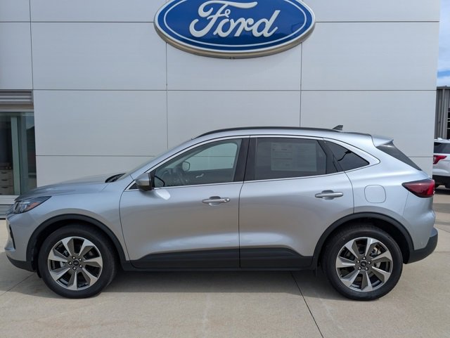 Certified 2023 Ford Escape Platinum w/ Premium Technology Package image 2