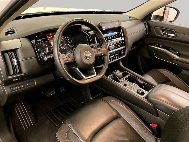 Used 2023 Nissan Pathfinder SL w/ Black Appearance Package AWD/4WD image 12
