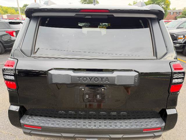 Used 2025 Toyota 4Runner SR5 AWD/4WD image 6