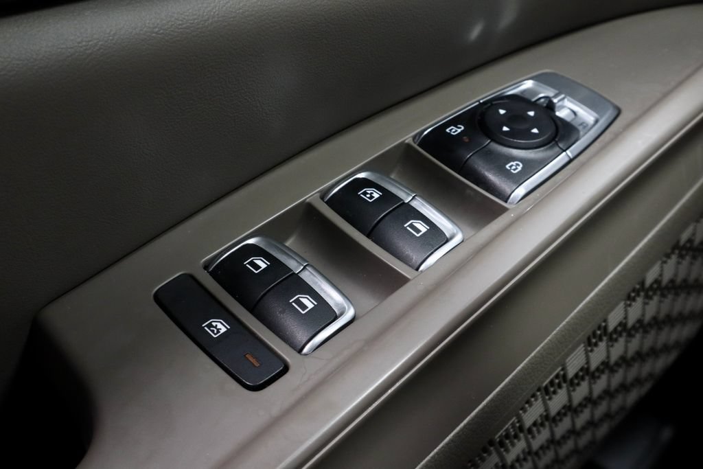 Used 2025 Kia Carnival FWD image 26