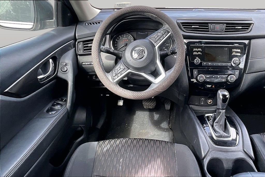Used 2017 Nissan Rogue SV w/ Midnight Edition Package FWD image 3