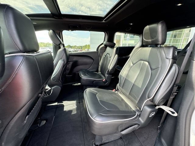 Used 2025 Chrysler Pacifica Limited FWD image 23