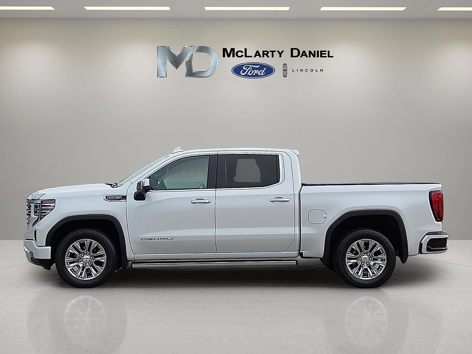 Used 2023 GMC Sierra 1500 Denali AWD/4WD image 3