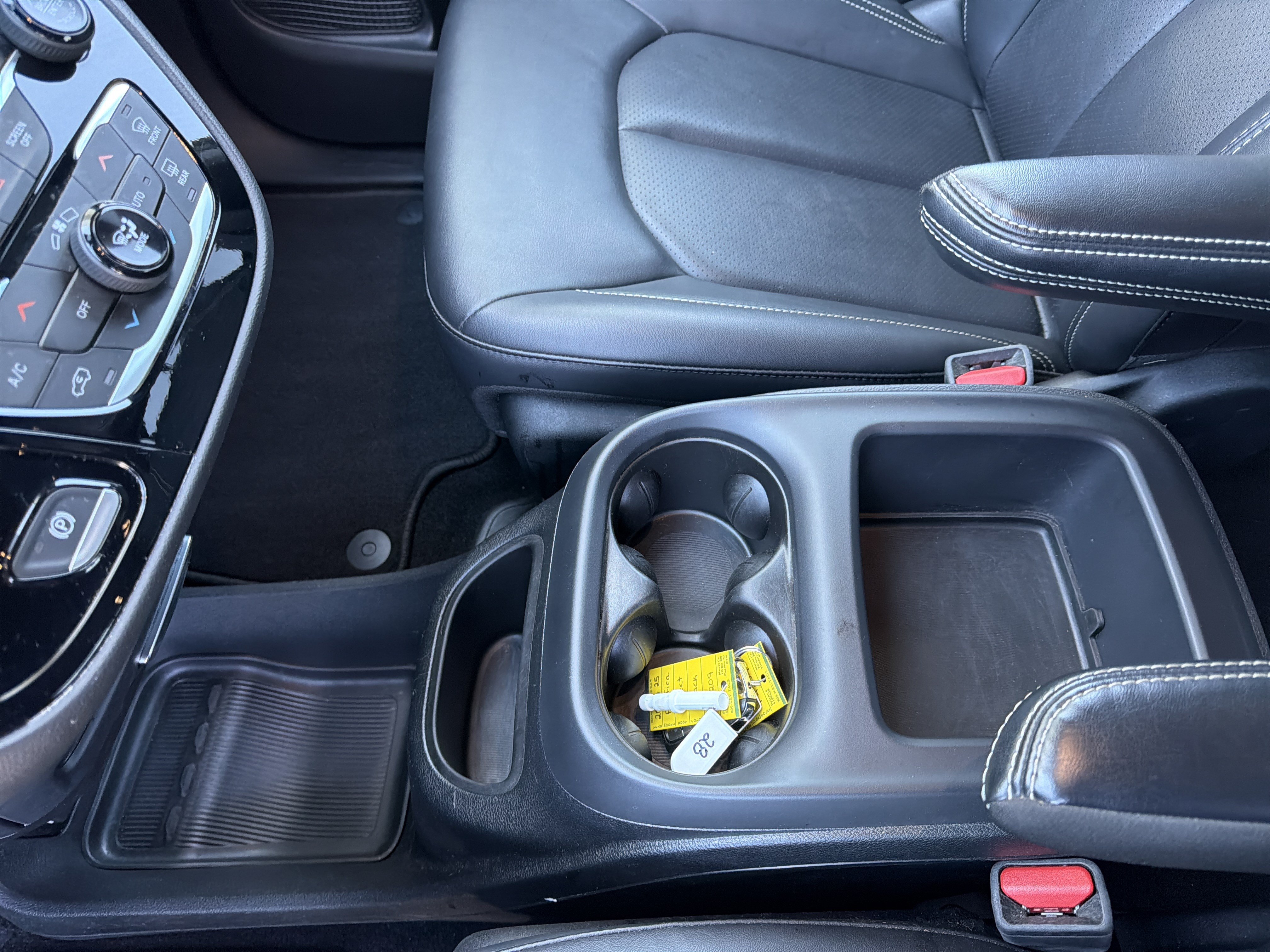Used 2025 Chrysler Pacifica Select FWD image 41