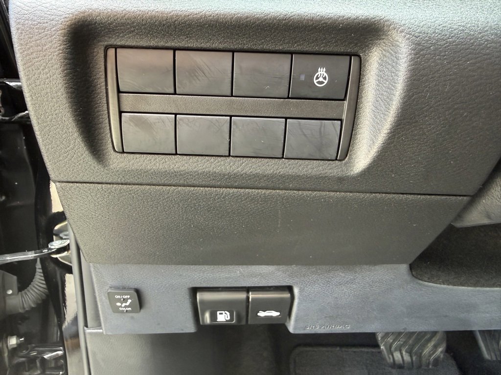 Used 2022 Nissan Kicks SR w/ Premium Package image 19