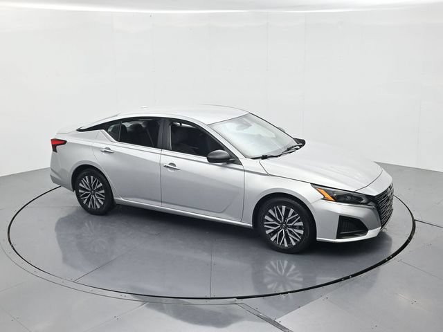 Used 2024 Nissan Altima 2.5 SV FWD image 41