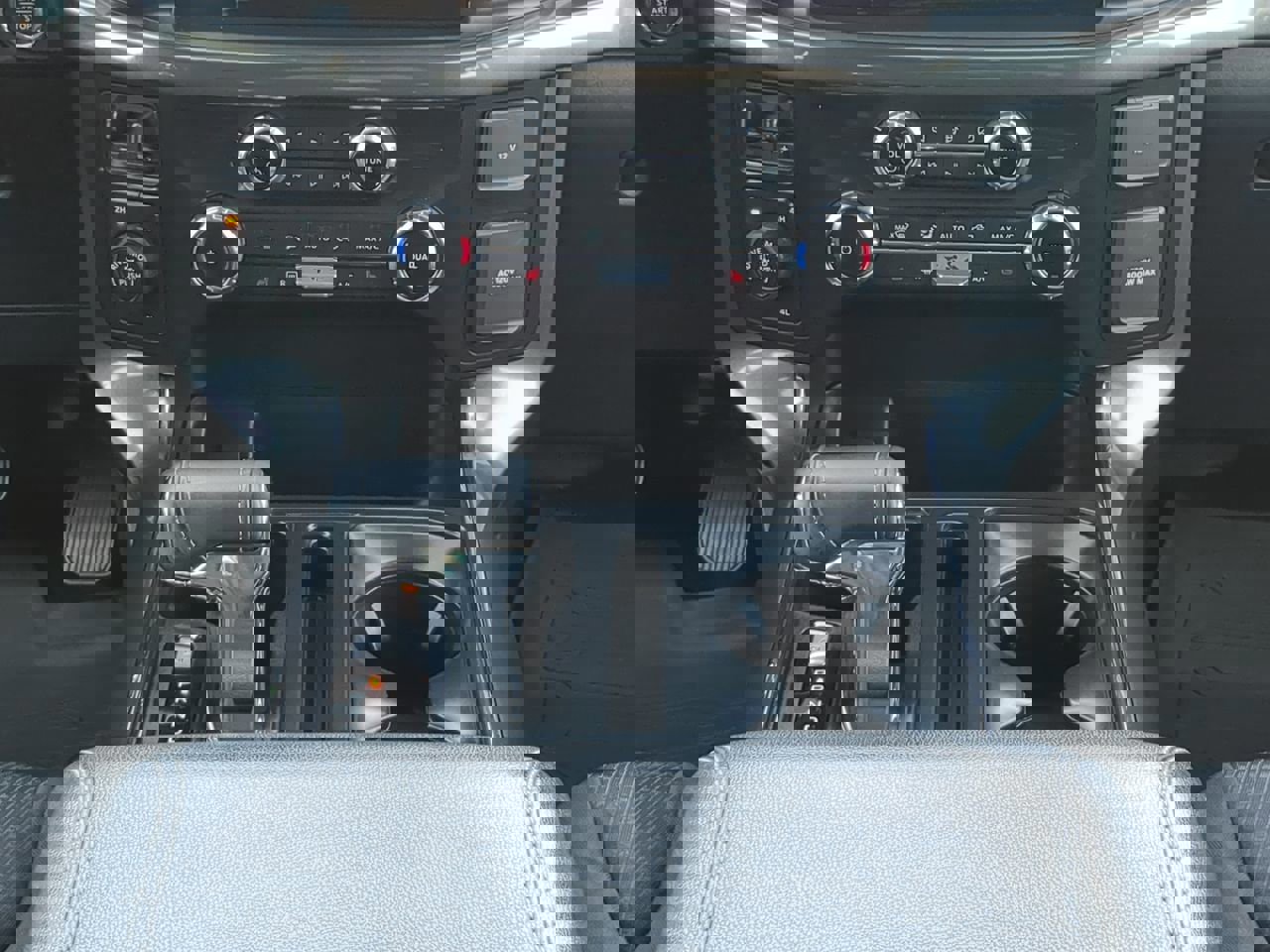 Certified 2022 Ford F150 XLT w/ Equipment Group 302A High image 17