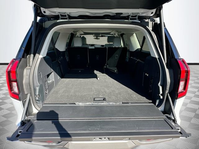 Certified 2025 Ford Expedition Max Platinum w/ Platinum Ultimate Package AWD/4WD image 26