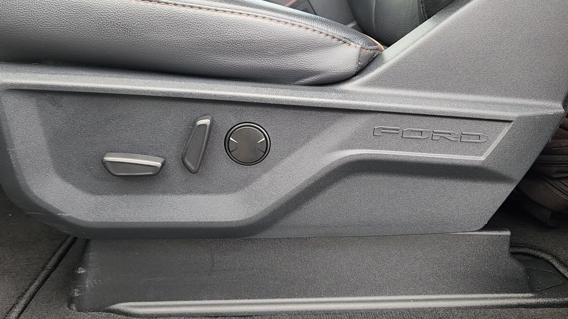 Certified 2025 Ford F250 Lariat AWD/4WD image 9