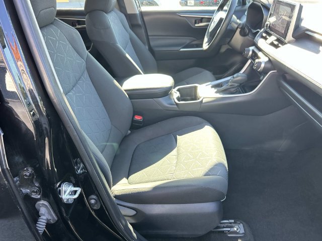 Used 2025 Toyota RAV4 XLE FWD image 22