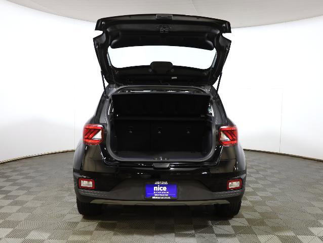 Used 2022 Hyundai Venue SEL image 21