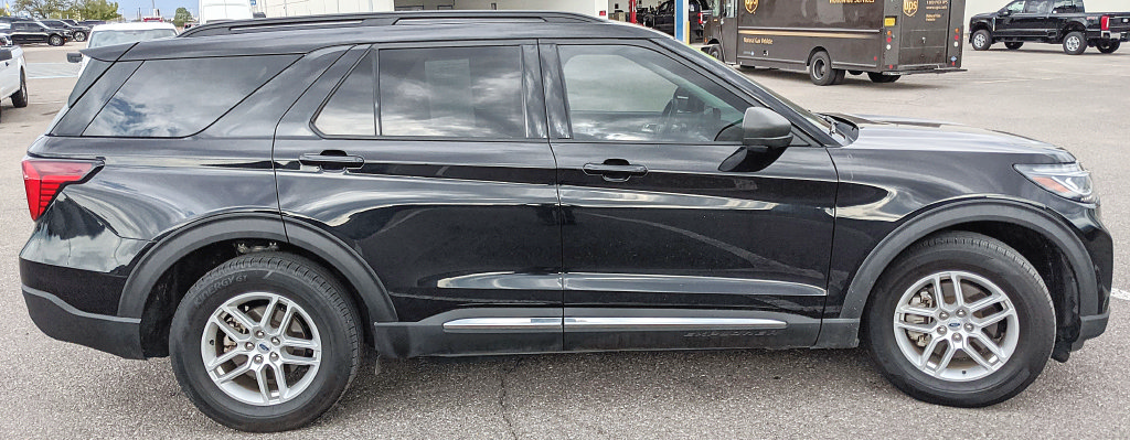 Certified 2025 Ford Explorer Active w/ Active Comfort Package RWD image 2