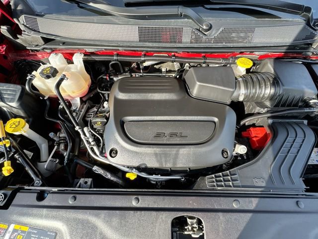 Used 2025 Chrysler Pacifica Select image 27