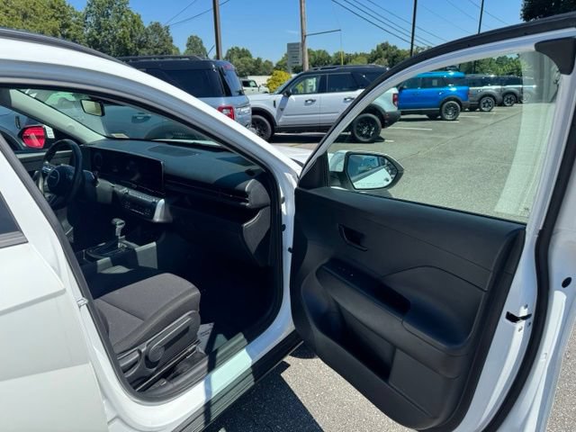 Used 2025 Hyundai Kona SEL FWD image 15
