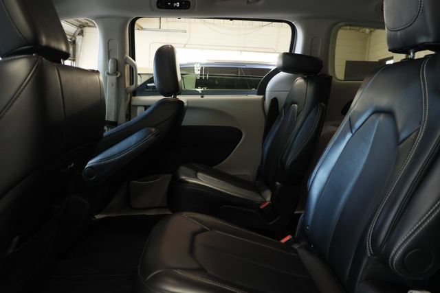 Used 2024 Chrysler Pacifica Touring-L FWD image 29